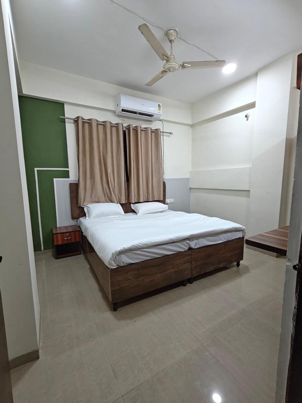 Spacious 3bhk Furnished&terrace Apartment *