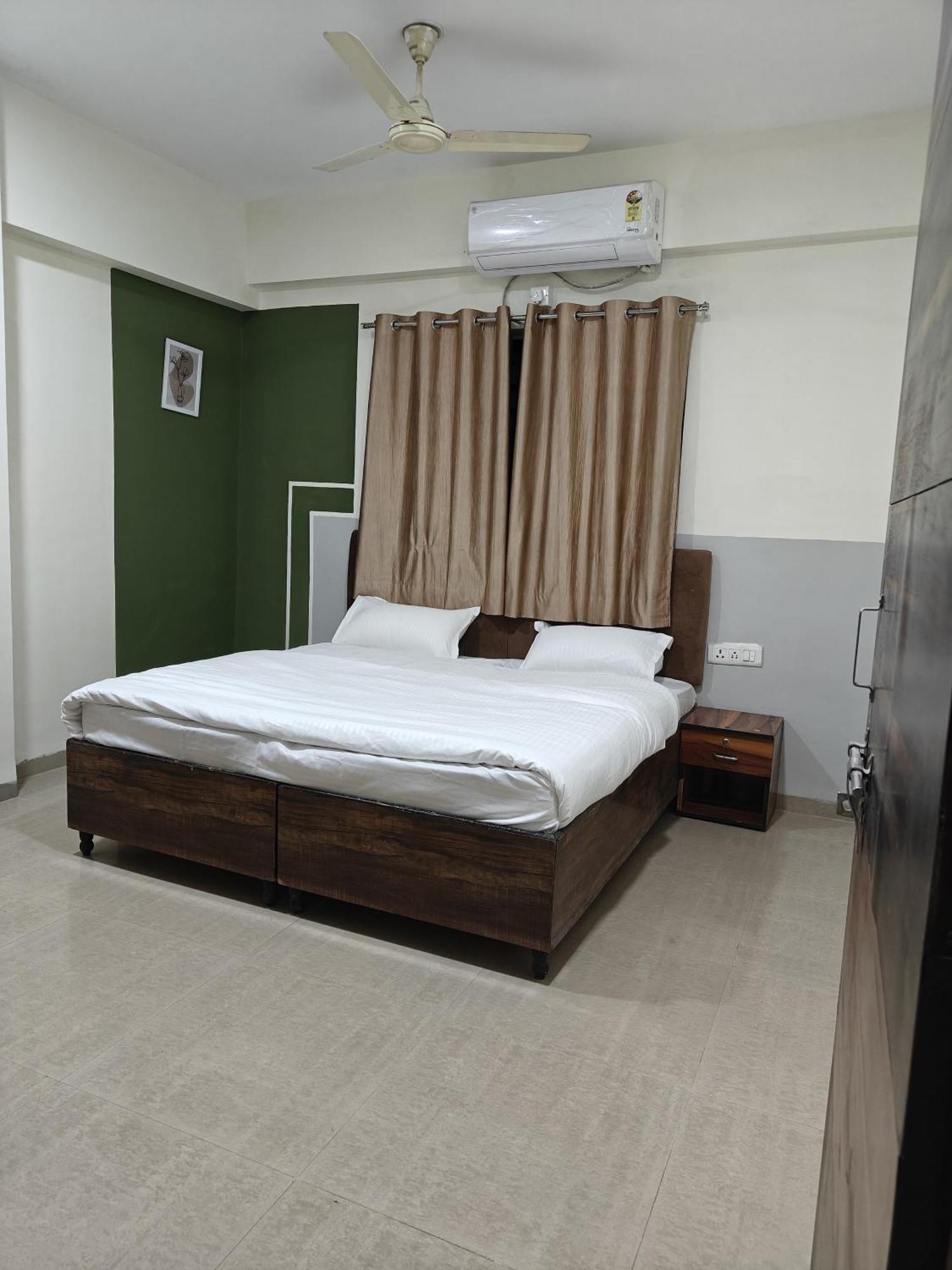Spacious 3bhk Furnished&terrace *